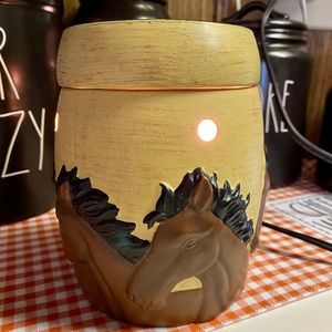 🐴 🕯 Scentsy “Horses” Warmer 🕯🐴